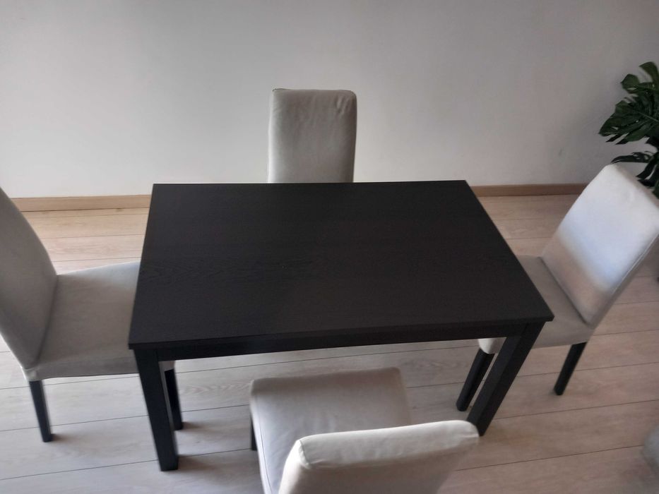 Mesa extensivel com 4 cadeiras