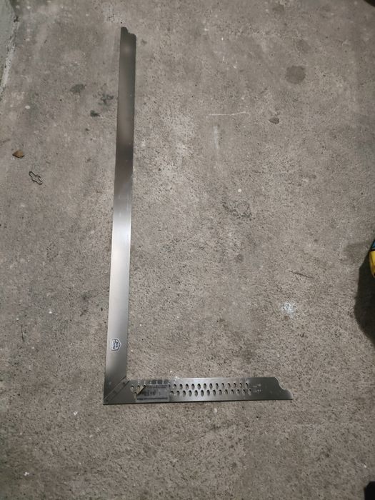 Kątownik stolarski 800 mm z otworami