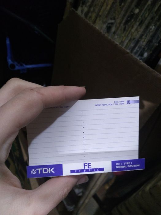 Kartoniki i naklejki do pudełek na kasety