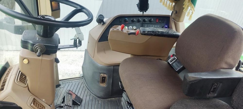 Продам John Deere 8400