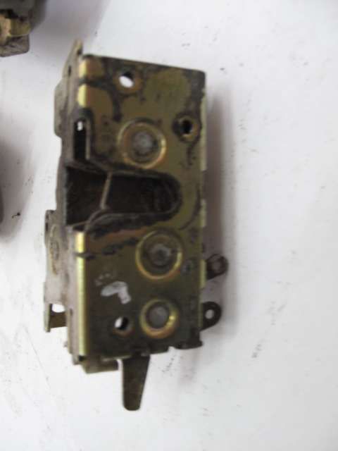 Замки, ручки та механізми Фольтсваген Volkswagen T4