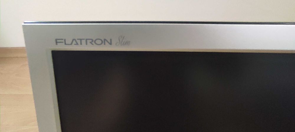 Monitor 19 cali LG Flatron Slim model L1970HR