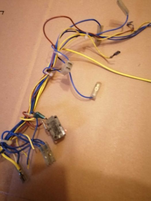 Włącznik mikrofalówki LG MB3744w

Używany sprawny