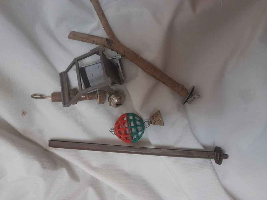 Клетка  среднего размера для птиц и попугаев