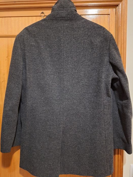 Sobretudo curto cinzento com muito pouco uso