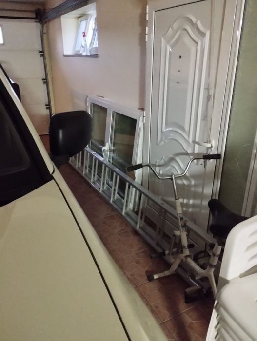 Janelas oscilobatente e porta em aluminios