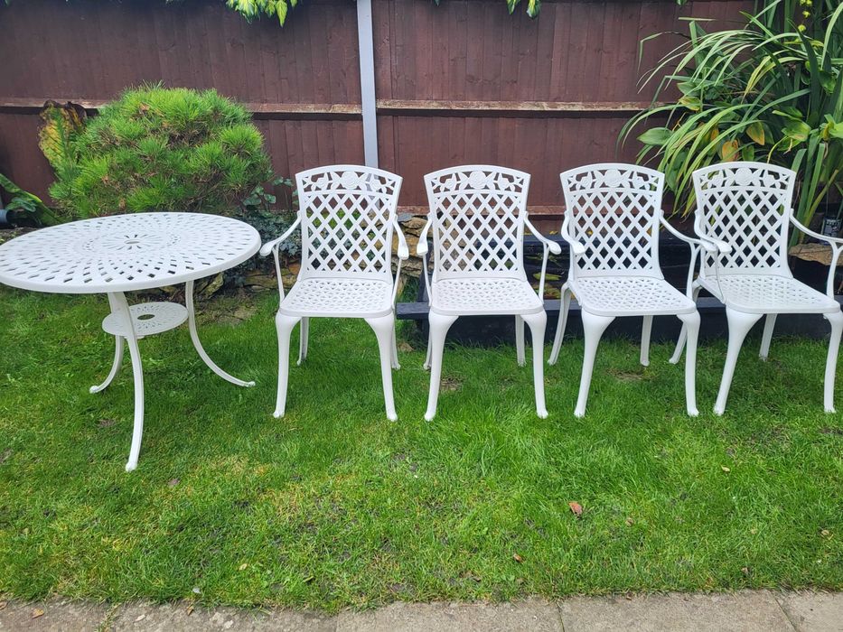 Zestaw aluminiowych mebli ogrodowych. Unikatowy komplet