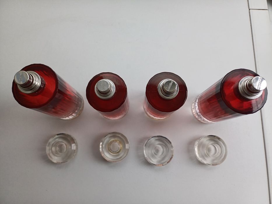 4 lindíssimos frascos (vazios) de perfume Magnifique