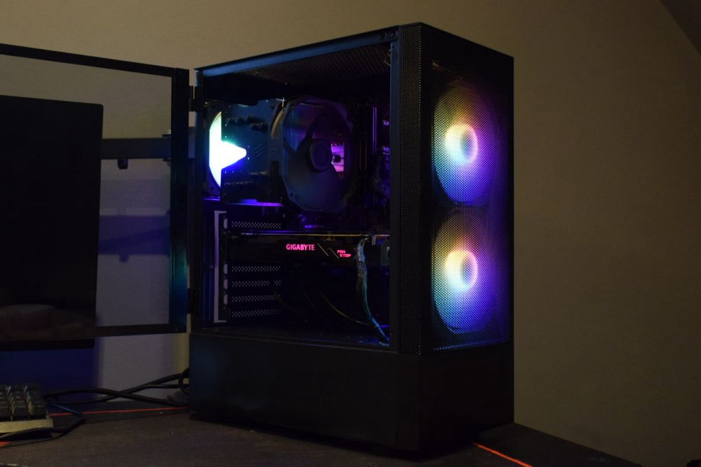 Komputer stacjonarny RYZEN 5 3600 4.2GHZ/GTX 1080/16 GB 3200mhz/RGB