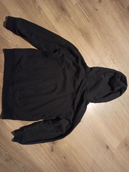 bluza czarna z kapturem rozm. 134