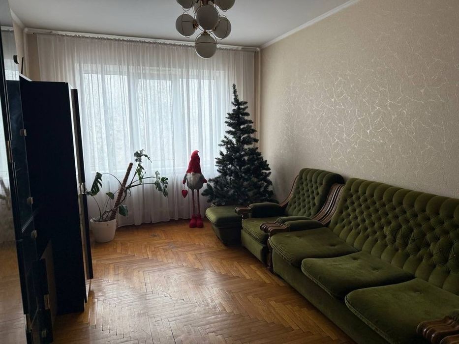 р Продаж 3-кімнатної квартири з меблями і технікою