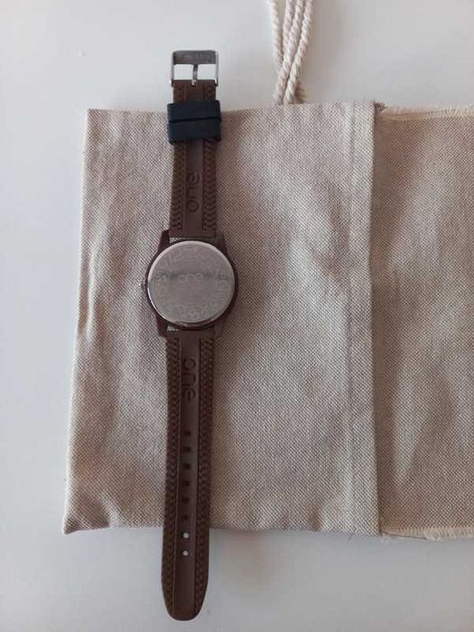 Relógio ONE - Castanho