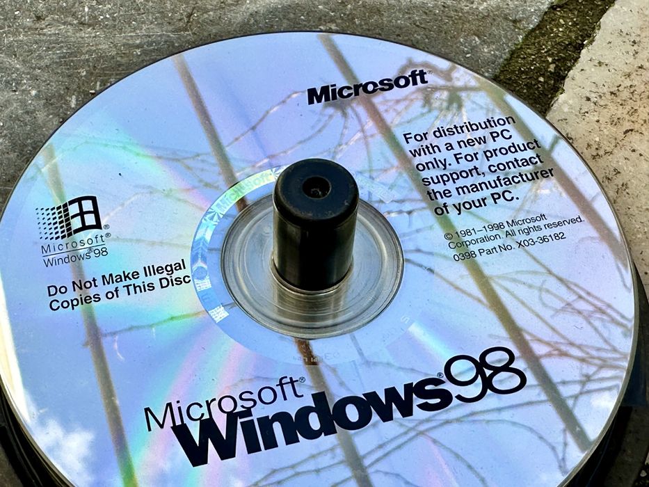 Vendo CD original do Windows 98 OEM
