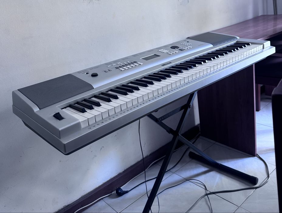 Teclado Yamaha DGX 220 Portable Grand