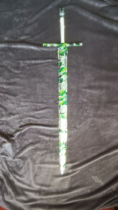 Сувенірний Дворучний меч з жестяних банок non stop