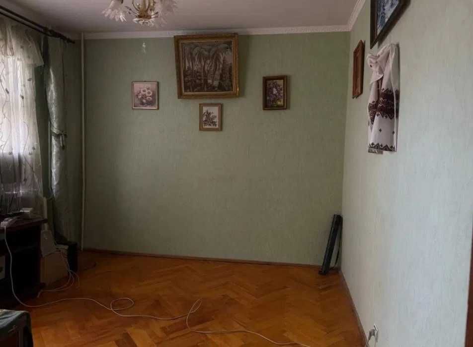 Продається 4-кімнатна квартира, просп. Червоної Калини, 103