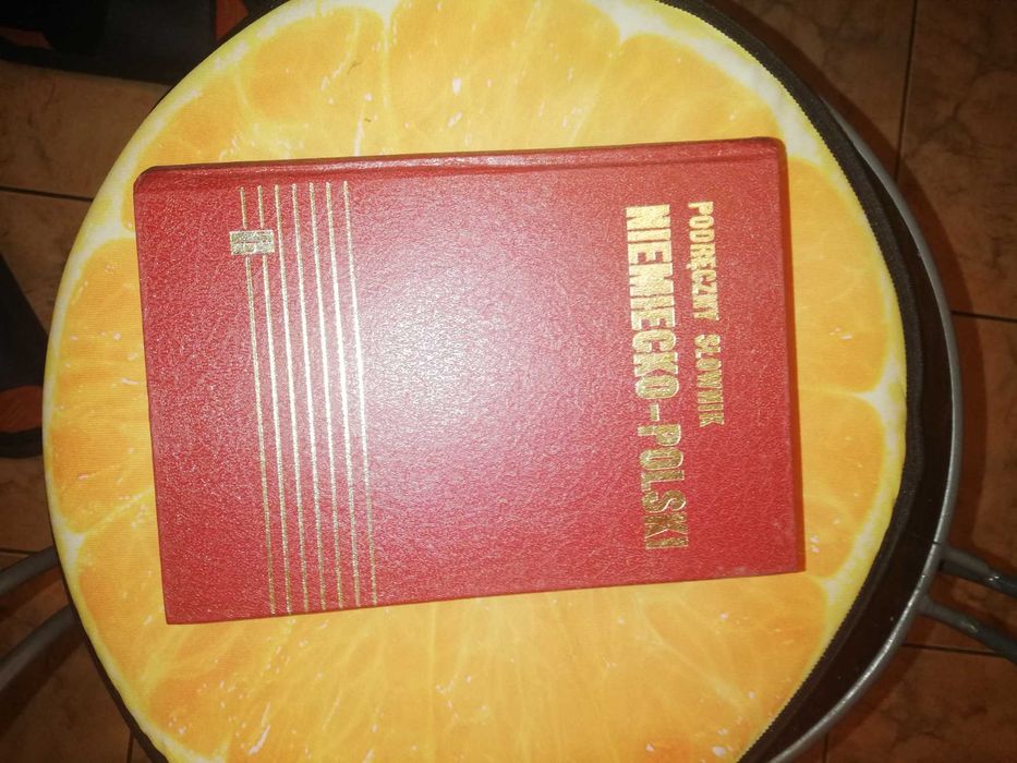 Podręczny słownik niemiecko-polski.