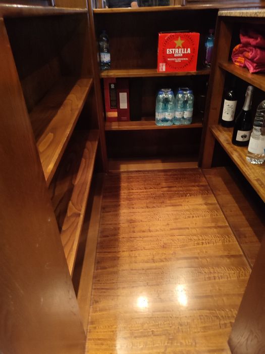 Móvel bar canto em madeira  ( negociável)