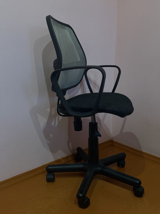 Продаю крісло для роботи/навчання