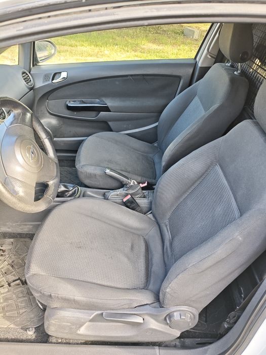 Opel Corsa D comercial