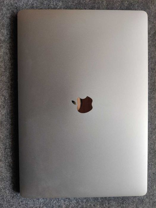 MacBook Pro 15,4" Retina SSD 512GB RAM 16GB (Model: A1707) Silver