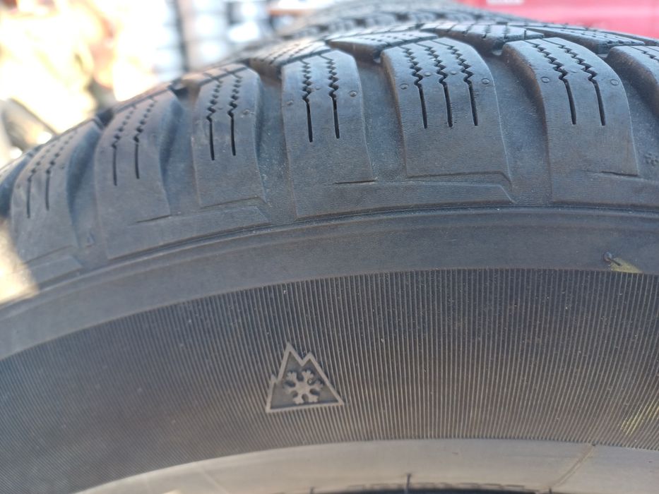 Opony 215 70 R16 100T Hankook Winter iCept Evo 2 SUV