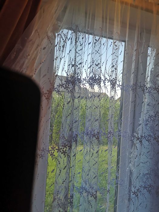 Firanka z bogatą gipiurą śnieżnobiała