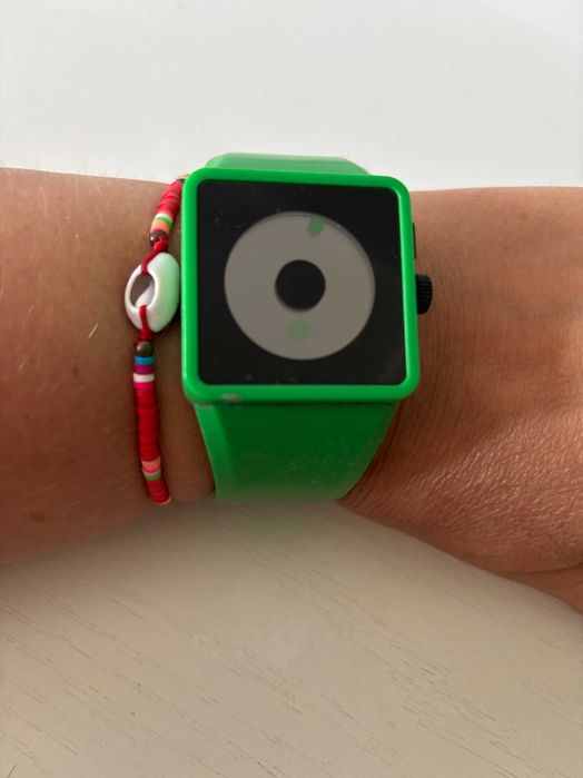 sprzedam zegarek Nixon Newton