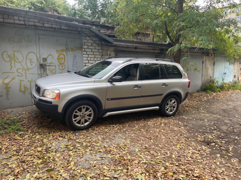 Volvo XC90 D5 з механічною коробкую для військових