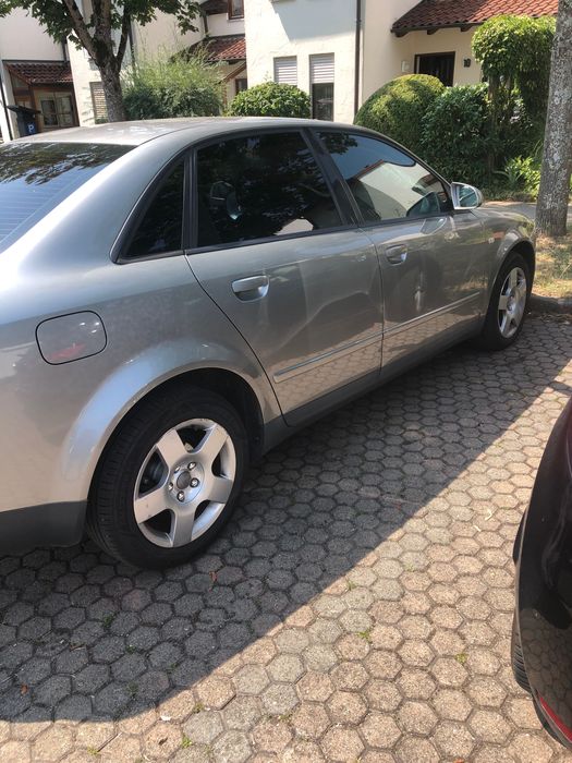 Samochód Audi A4b6 benzyna.