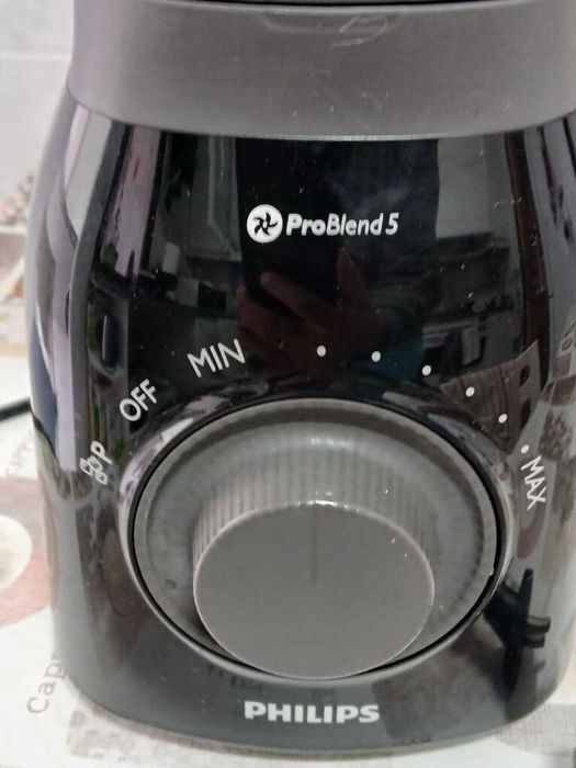 PHILIPS – Liquidificadora HR2173