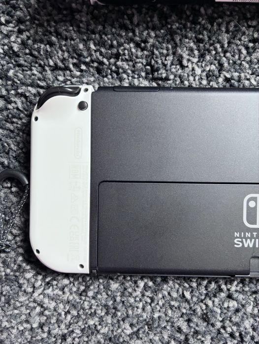 Consola Nintendo Switch OLED + 2 Jogos