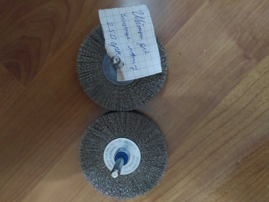 Нержавіюча щітка для чищення металу