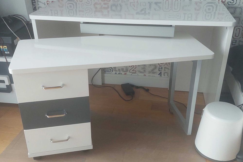 Biurko firmy FIORENTINO białe z grafitem nowoczesne