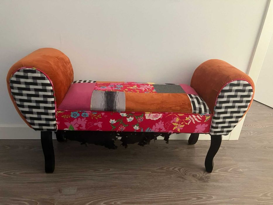 Banco de tecido -- Rasgado em baixo p/ gato, apenas dano estetico