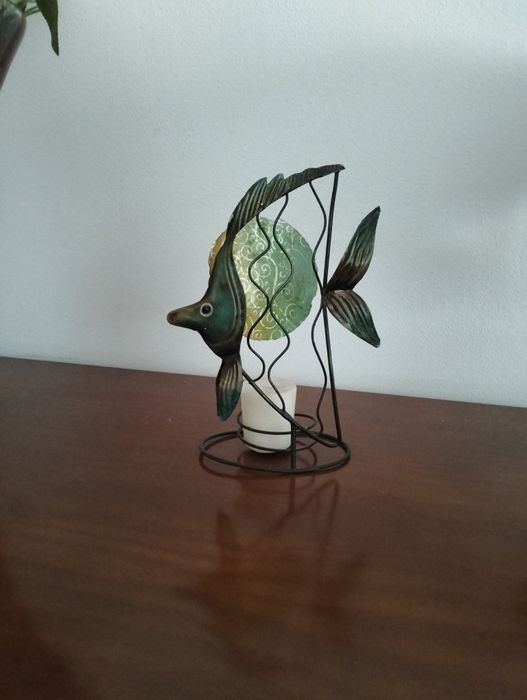 Conjunto de "estátuas" de peixes