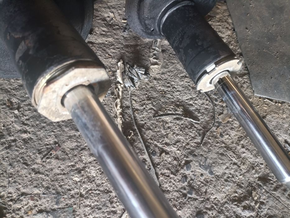 Пережні амортизатори ваз 2109