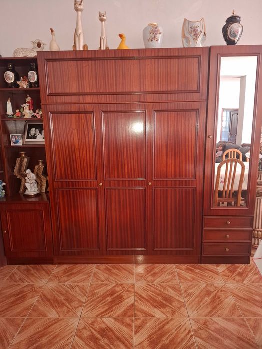 Móvel embutido cama escondida