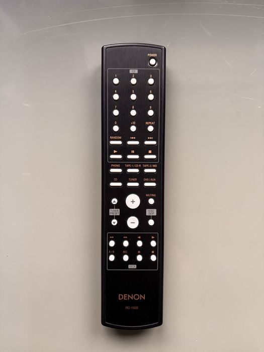 Pilot Denon RC-1022 do wzmacniacza Denon PMA-700AE