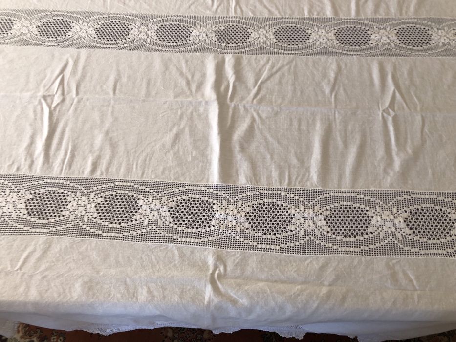 Toalha em linho e renda a preço de saldo! Oportunidade única!