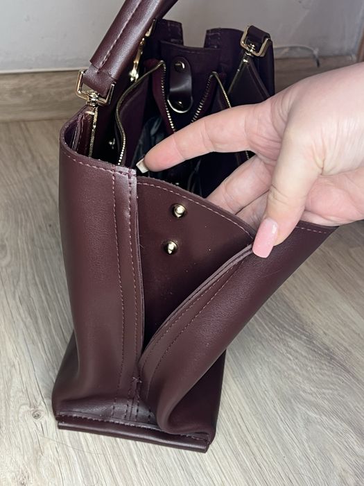 Жіноча сумка ALDO Arrayan бордового кольору.