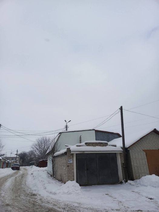 Вул.Корольова.Кутовий гараж з документами .