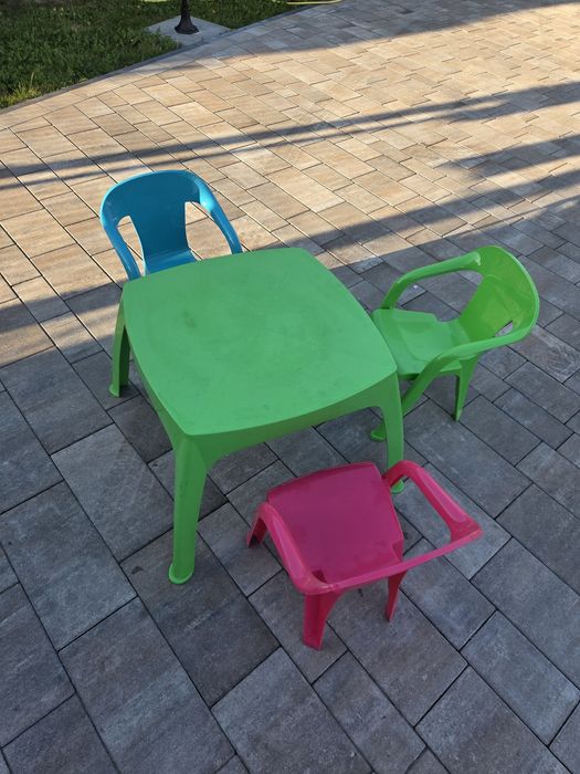 Krzesla i stolik