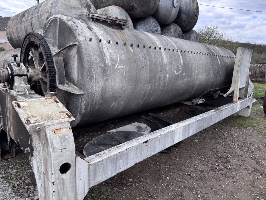 Промисловий прес для винограду