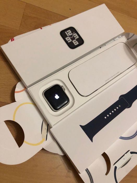 Apple Watch se2  Silver