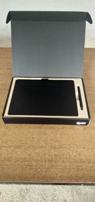Wacom Intuos M - Drawing Tablet64585688652930121