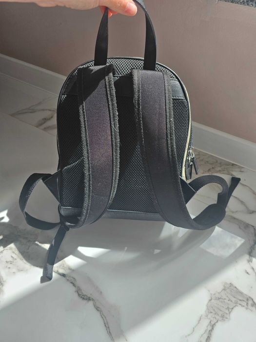 рюкзак на плечи , кожа