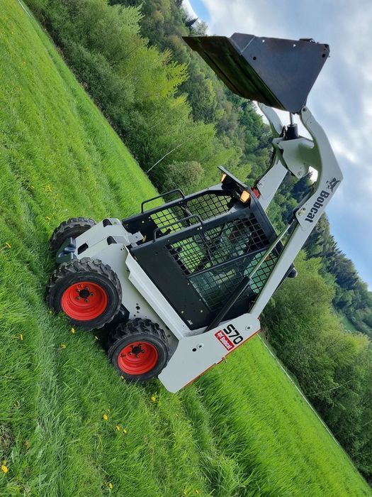 Bobcat S70 Mini-ładowarka 4x4 wózek terenowy. Łyżka! Wyjścia Hydrauliczne pod urządzenia z przodu! 2018 rok prod. 564 MTG. aktualne serwisy DEKRA. Dokumentacja. silnik Kubota 3cyl. Maszyna Jak Nowa z Salonu! Pochodzi z Norweskiego Gospodarstwa! Zero luzów