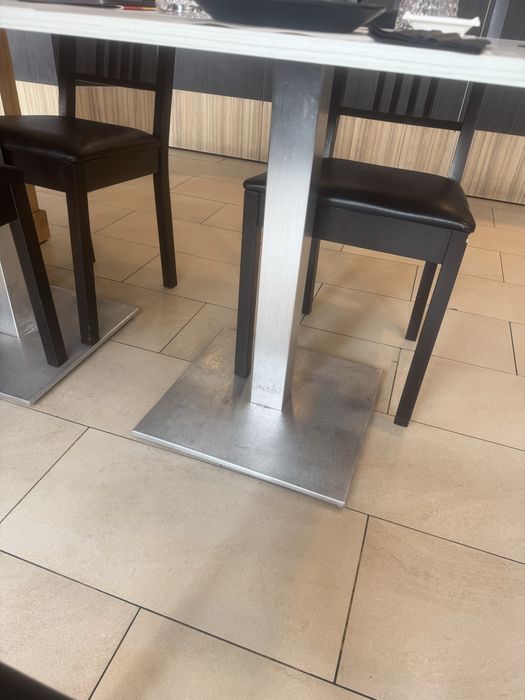 Mesas e Cadeiras de Restaurante – em bom estado