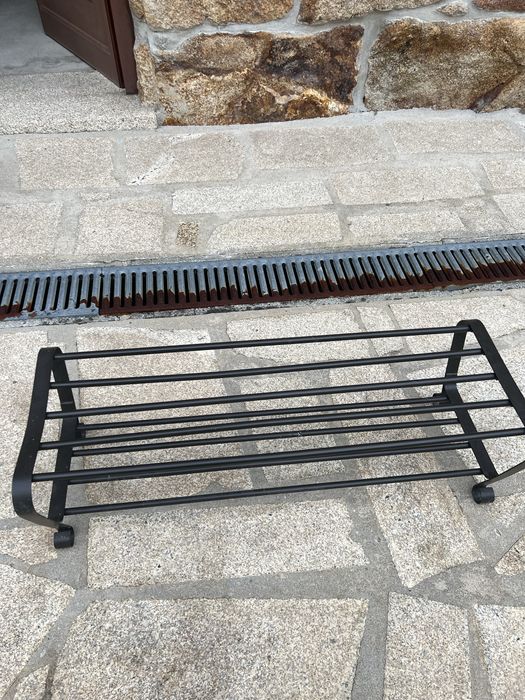 Sapateira em ferro Ikea